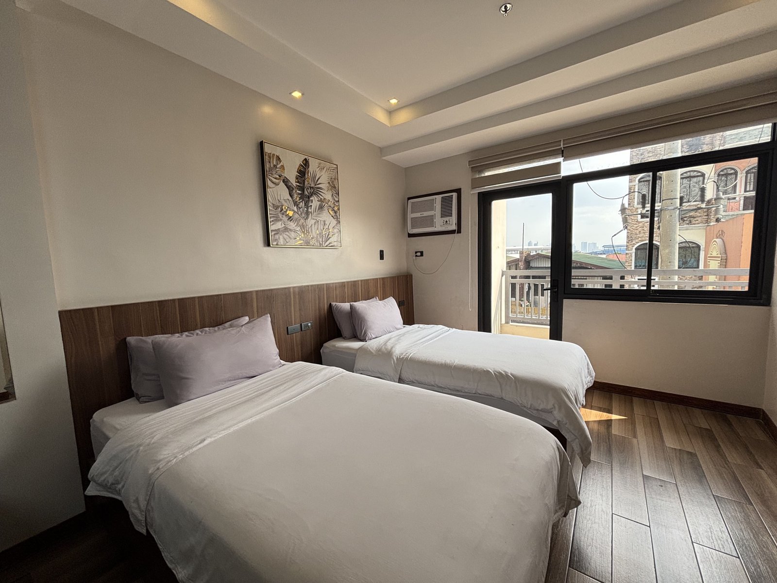 Deluxe Twin w/ Balcony