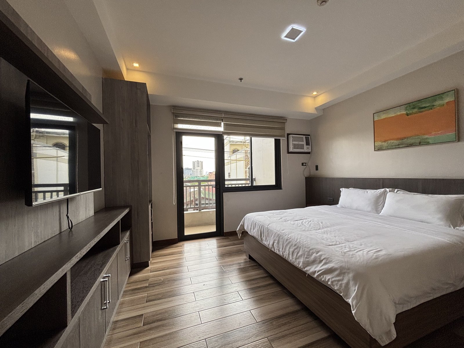 Family Room (1 King and 2 Single)